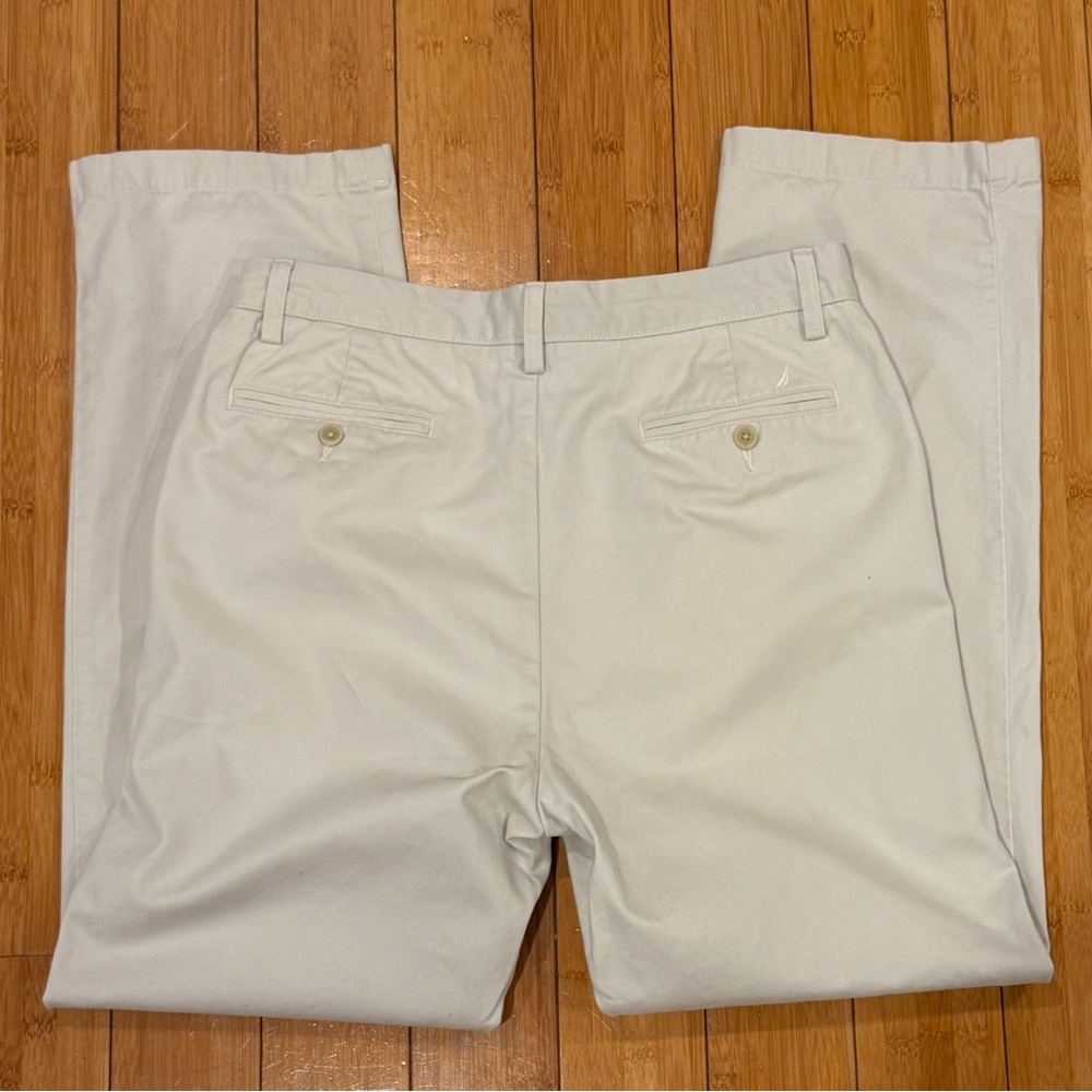 Nautica Men's 32x32 Cream Chinos